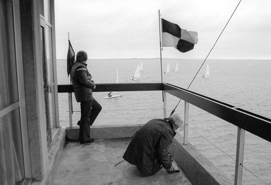 Brendan Cassidy & Algie Person starting the first race at the old HYC balcony (now Aqua restaurant)