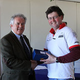 Vice_Commodore_Berchmans_Gannon_presents_Steve_Atkinson_(Bád)_with_his_prize.jpg